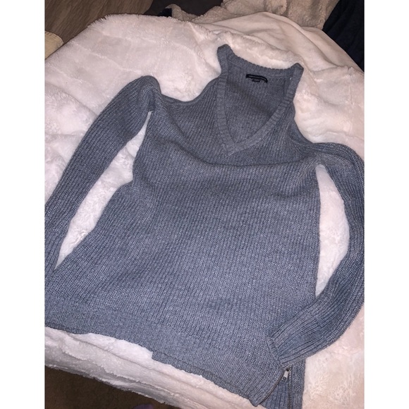 Cold shoulder sweater - Picture 2 of 4